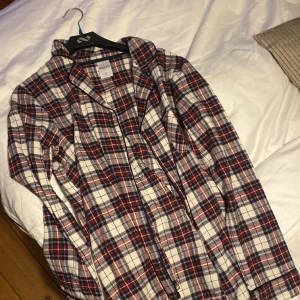 Rutig Pyjamaströja  - Aldrig använd från kappahl!