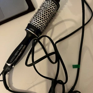 Björ Axén värme borste  - Björn Axén värme borste köpt i november storlek 45mm. 