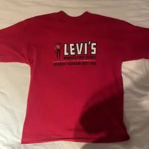 Säljer min Levis t-shirt i storlek S