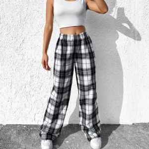 Pyjamas - Superfina pyjamasbyxor från Shein! Aldrig använda bara testade! Nypris 129 kr! Hör av er vid frågor! Kan tänka mig att diskutera pris vid snabbt köp!