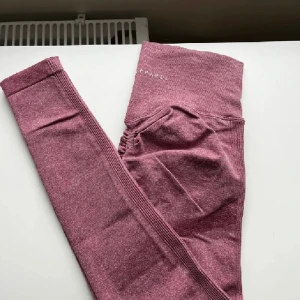 Gym tights  - V3/apparel tights  Fint skick. Passar s - xs 