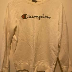 Champion sweatshirt från kidsbrandstore, barnstorek men borde passa XS-M, i mycket bra skick, skriv för mer information 