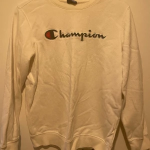 Champion tröja - Champion sweatshirt från kidsbrandstore, barnstorek men borde passa XS-M, i mycket bra skick, skriv för mer information 