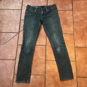 Skinny jeans från Gina jeans fint skick storlek 28/32  150kr eller bud