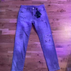 Dsquared2 Jeans - Säljer mina D2 jeans då de inte passar samt att det inte är min still. Pris kan diskuteras 