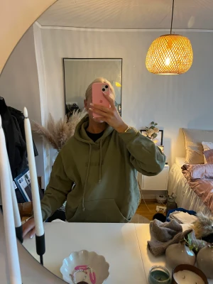 Hoodie - Får ingen användning av den tyvärr. Därav säljer jag. Använd 3ggr.