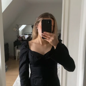 Topp - Supersöt svart topp från Nelly💗 Helt oanvänd.