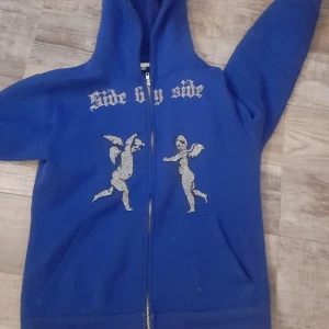 Rhinestone Hoodie  - Säljer denna tröja pågrund av att jag börjat tröttna på den.