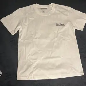 Marlboro T-Shirt i vit, oanvänd