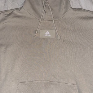 Adidas Hoodie  - Hoodie från Adidas i storlek M