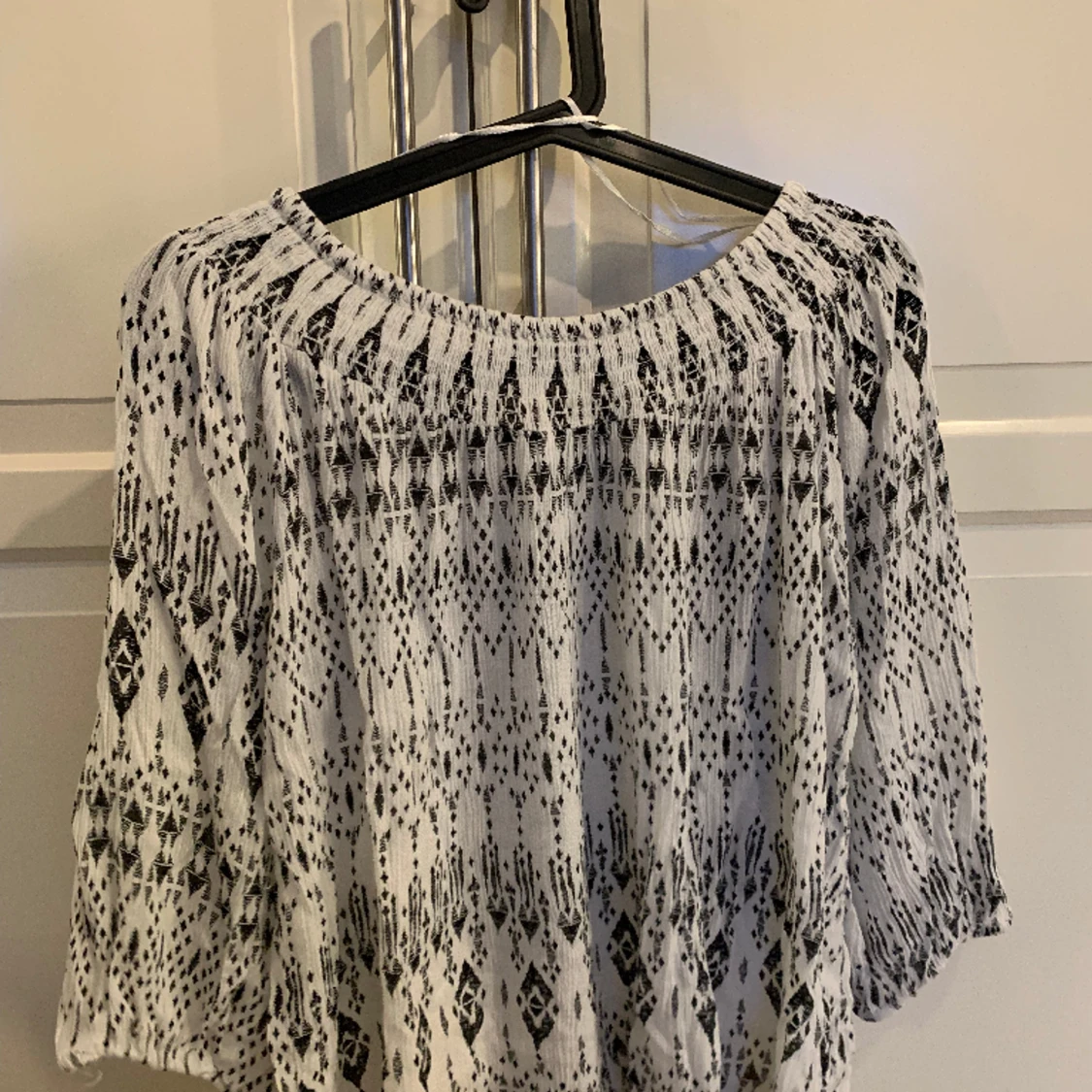 Svart vit blus  - 91