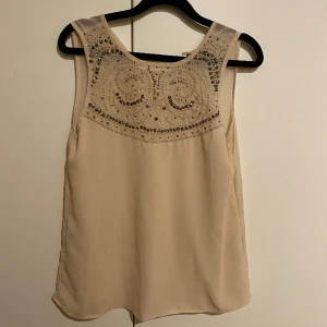 Fin topp - Fin topp i bra skick som är ljusrosa