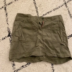 Cargo kjol - Cool cargo kjol som är superbra på sommaren, i jättebra skick