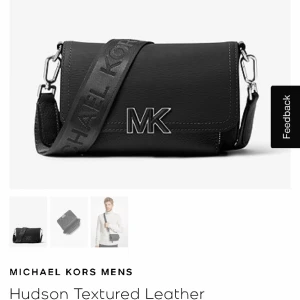Äkta skin väska  - Äkta skin väska från Michael kors köpt i mall of Scandinavia för tre månader sedan, endast använd under få tillfällen, väskan är i nyskick. 