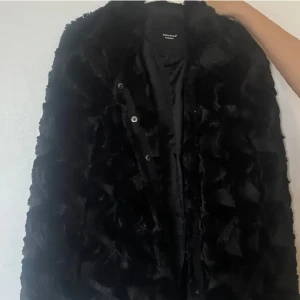 Pälsjacka - Jacka från Vero Moda som inte kommer till användning! Toppskick 