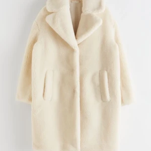 Teddy Shearling kappa & Other Stories 38 - Fint skick! Dåligt ljus på bilden… strl 38, passar 34-40