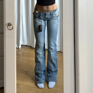 Riactive jeans Vintage  - Jätte fina, köpta här på plick men för små för mig så säljer vidare💞Midja: 39 Innerbenslängden: 87