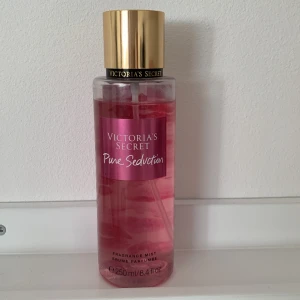Bodymist  - Säljer en bodymist ifrån Victoria secret som inte kommer till användning längre❤️ Den är knappt använd och är i doften ”pure seduction”💓