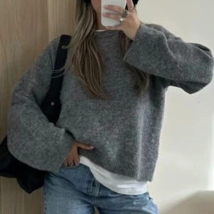 Sökes! - Sökes dessa randiga byxor och en liten ”oversized” tröja med en liten stötta kanske oversized vit T-shirt under den. Skriv gärna till mig