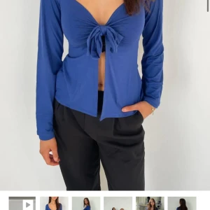 Design by si topp  - Säljer denna topp från design by si (Maddy blouse-blue) använd två gånger och i nyskick💕nypris: 393 kr