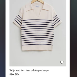 Other stories tröja  - Jätte fin randig tröja som passar till allt💕Älsksr denna! Köpt för 590kr säljer för 150kr 😍Säljaren står för frakten!