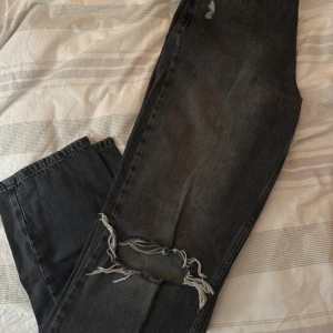 Byxor nly  - Boyfriend jeans från Nelly 