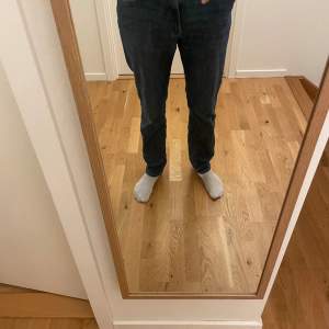 Ett par sköna slim jeans från Lee. Köparen står för frakt och pris kan förhandlas vid snabb affär 