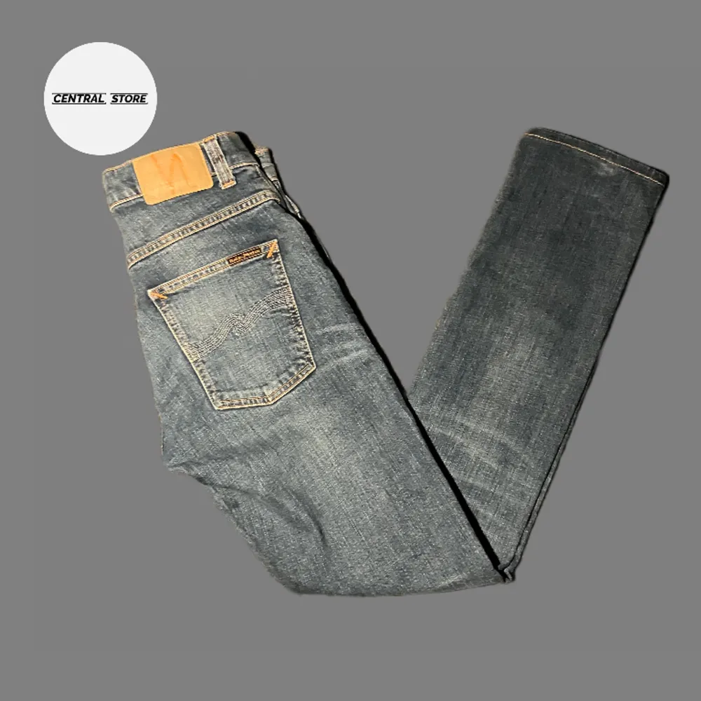 Nudie Jeans Blå | Storlek 29/32 | Skick 8/10 | Pris 499kr | skriv gärna om ni har frågor eller funderingar, mvh CS☺️. Jeans & Byxor.