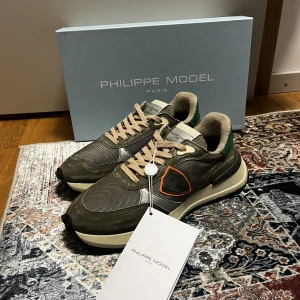 Philippe model skor, helt nya  - Säljer ett par helt nya philippe model skor, vid frågor så är det bara att höra av sig! 