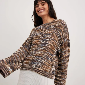 Oversize Glesstickad tröja från NAKD - Aldrig använd tröja. Glömt skicka tillbaka den. Pris kan diskuteras.