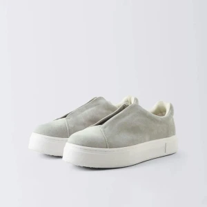 eytys skor - säljer mina gråa eytys skor då dem inte kommer till användning, dem är näst in till inte använda 