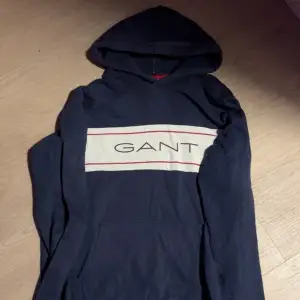 Säljer min Helt nya Gant tröja pga inte min stil direkt, fick den som present. Köp gärna🤗
