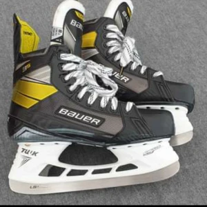 Skridskor, herr, Bauer - Herrskridskor i nyskick. Bauer Supreme 3S Sr. Storlek 8,5 (Fit 1)