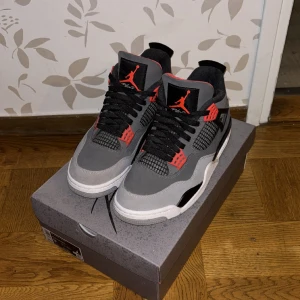 Jordan 4 - Jordan 4 Infrared Bra skick Ingår crease skydd Priset går att diskutera!!