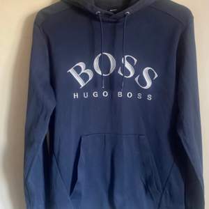 Hugo boss tröja passar bra M och S den är inte helt ny pris kan diskuteras  