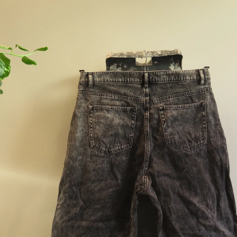 Nya melerade jeans från Lindex, endast testade ett fåtal gånger. I väldigt gott skick.  100% bomull  Vill du ha fler bilder skickar jag gärna det! . Jeans & Byxor.