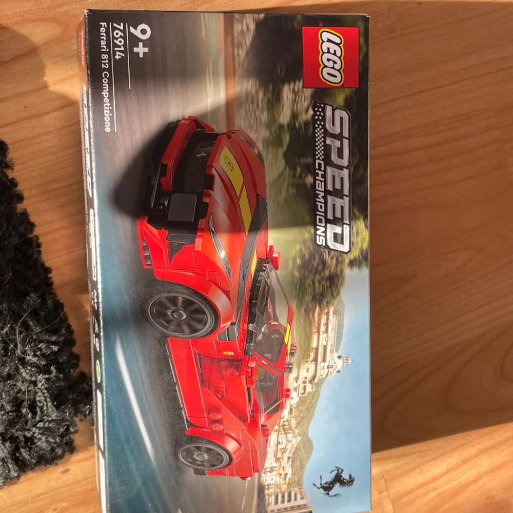 byggt sett, kommer med bruksanvisning och kartong (och bil såklart!!) lego speed champions Ferrari 812 competizione - nypris 330kr. Övrigt.