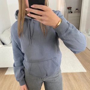 Hoodie  - Grå hoodie från hm