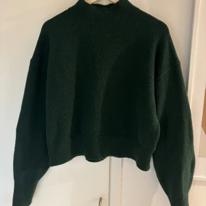 Stickad - & other stories - Stickad tröja från & other stories i storlek M. Använd ett fåtal gånger, som ny. 