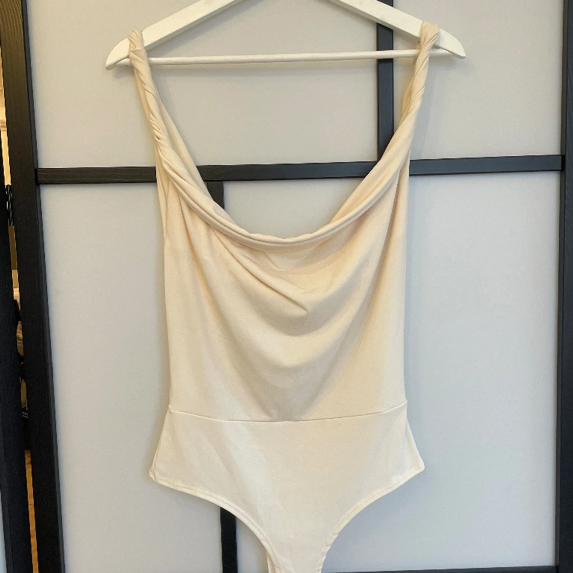 Snygg body, djup rygg. - 91