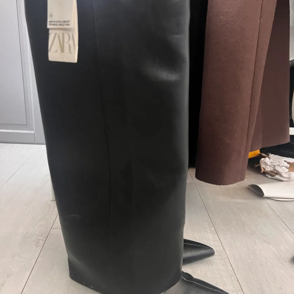 Zara boots, använda en gång. . Skor.