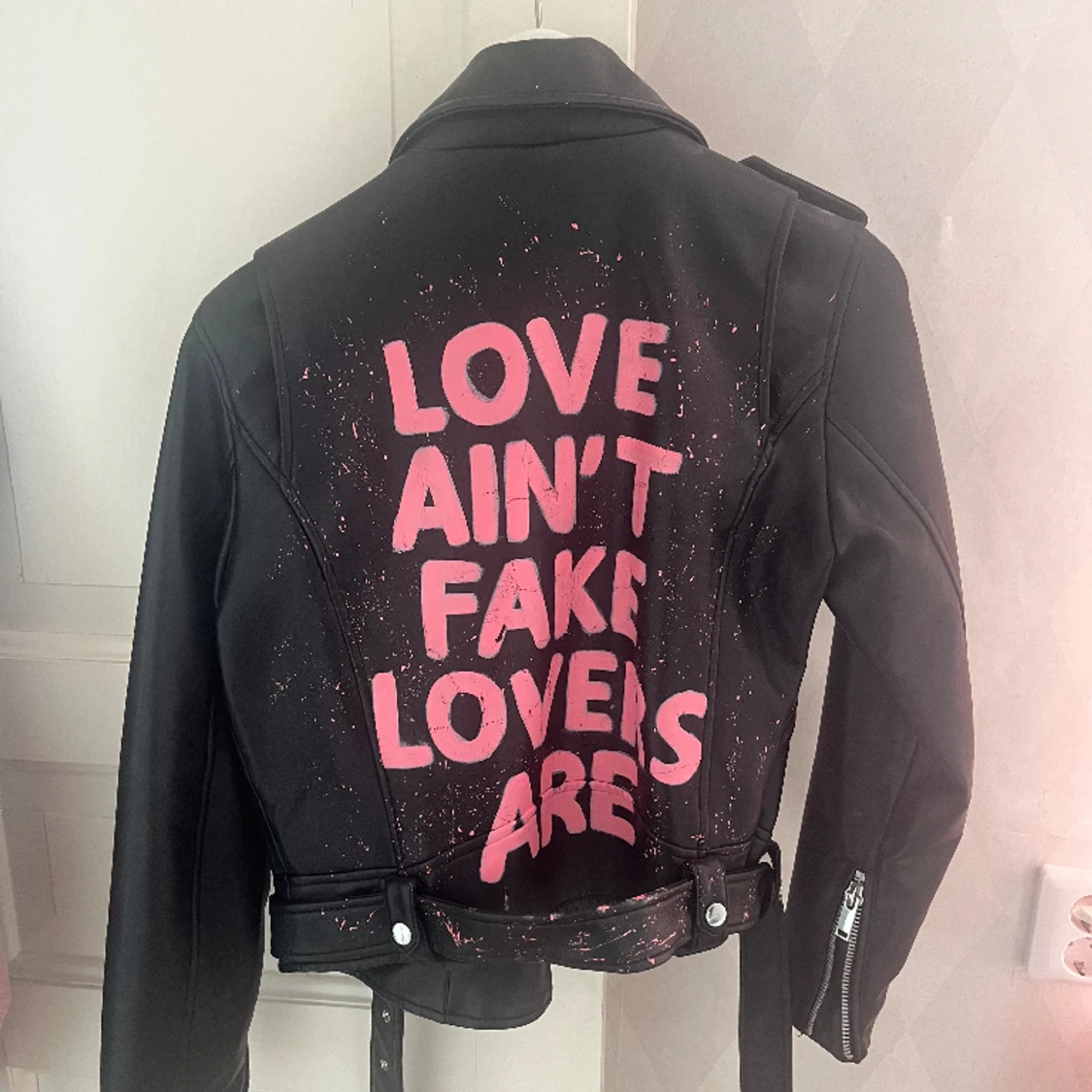 Skinnjacka med text!!