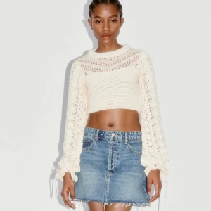 Zara topp - Jättefin pointelle tröja från Zara, använd Max 2 gånger! Skriv för bilder på🤍