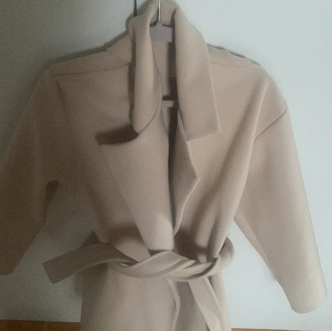 Superfin beige kappa, i XS/S💗 Endast provat den och har ej används. Är i superfint skick  - 91