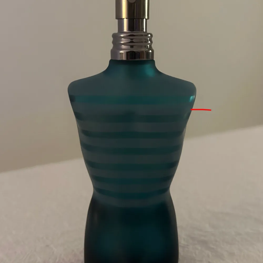 Parfym från Jean Paul Gaultier 75ml, kvarstående syns markerat på bilden.. Accessoarer.