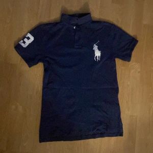 Polo Ralph lauren Polo - Mörkblå Polo, Storlek S! Väldigt bra skick! 