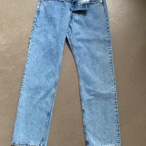 Weekday jeans  - Stl.28  låg midja Aldrig använt 
