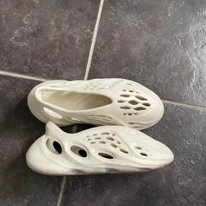 Foamrunners - (Pandabuy) fint skick storlek 43