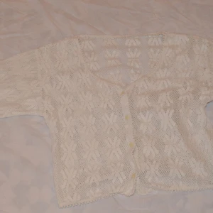 Korärmad kofta - 🍒⚡️Kortärmad kofta i fint skick⚡️🍒