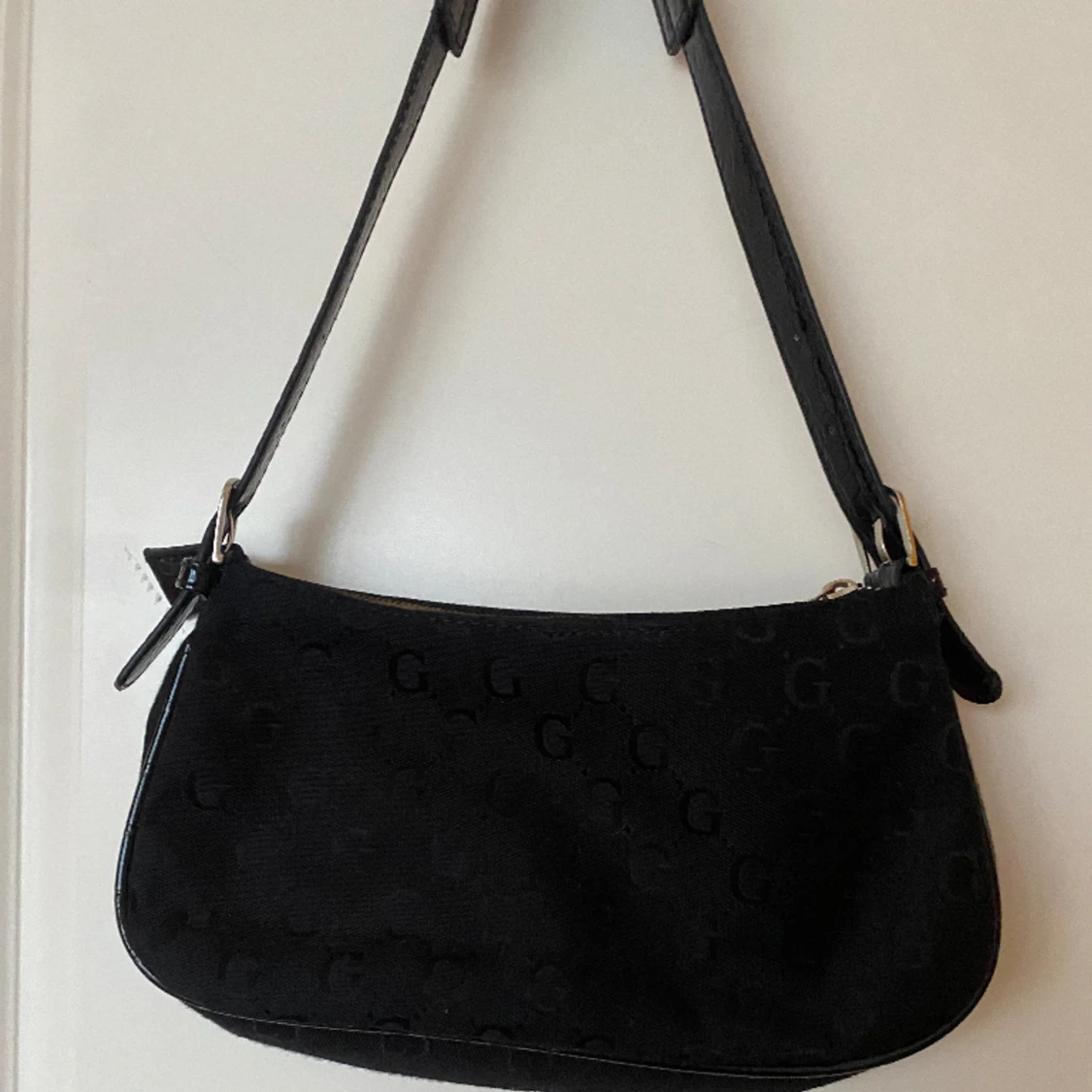 Vintage guess axel / hand väska svart  - 91